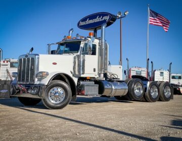 2015 PETERBILT 389 TRI AXLE DAYCAB 259911