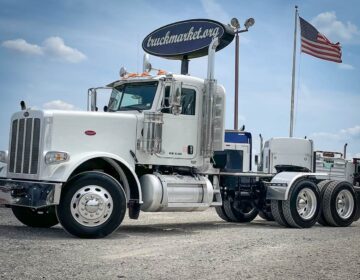 2015 PETERBILT 389 DAYCAB 260558