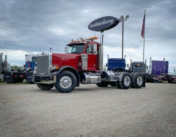 2001 PETERBILT 379EXHD DAYCAB 556684