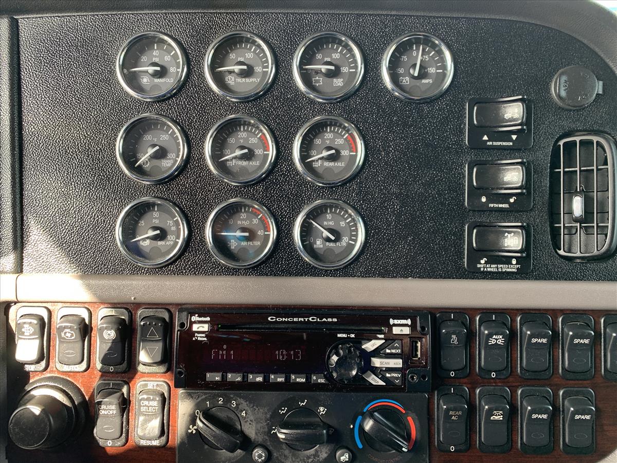 2000 PETERBILT 379EXHD DAYCAB