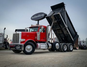 2017 PETERBILT 389 TRI AXLE DUMP TRUCK 441940
