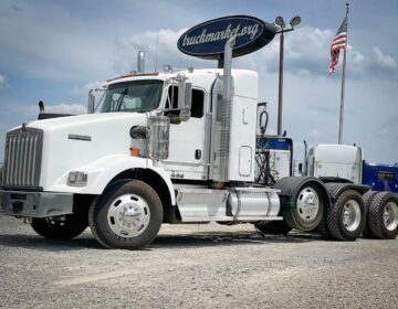 2012 KENWORTH T800 TRI AXLE SLEEPER 308347