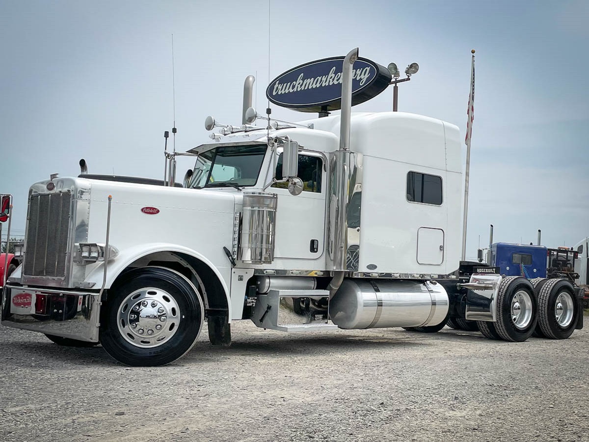 2006 PETERBILT 379EXHD SLEEPER