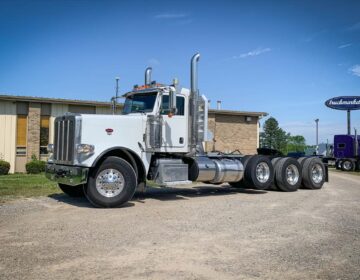 2014 PETERBILT 388 DAYCAB 222671