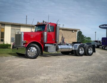 2006 PETERBILT 379 DAYCAB 637957