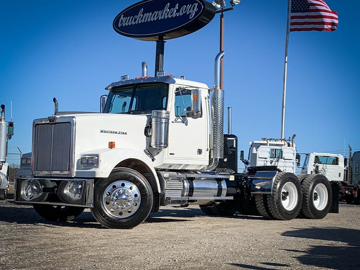 2012 WESTERN STAR 4900 DAYCAB