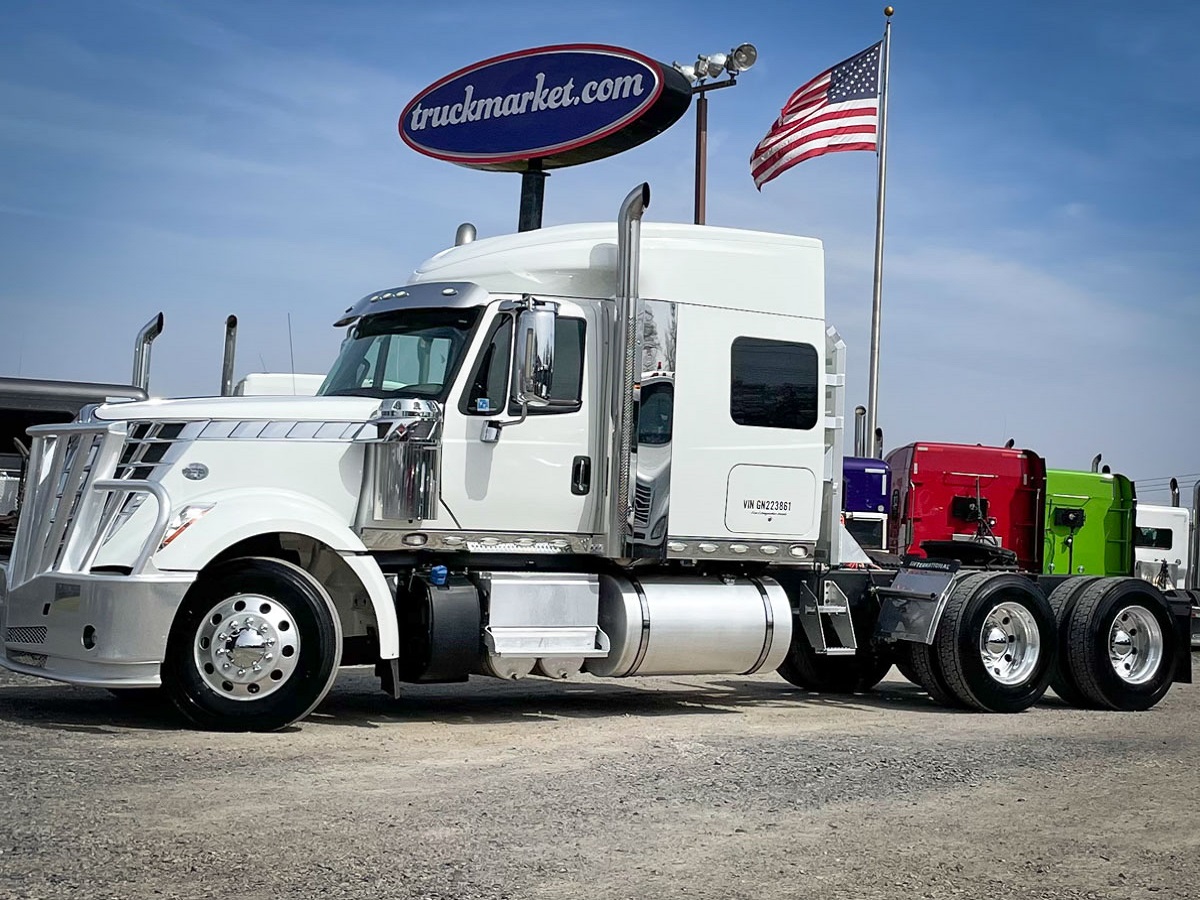 2016 INTERNATIONAL LONESTAR SLEEPER