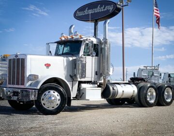 2012 PETERBILT 389 DAYCAB 136334