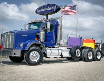 2007 KENWORTH T800W TRI AXLE DAYCAB 163278