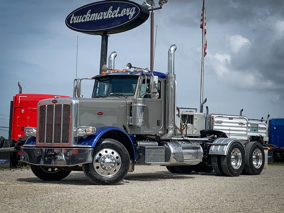 2019 PETERBILT 389 DAYCAB