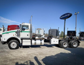 2013 KENWORTH T800 CAB & CHASSIS 359556CC