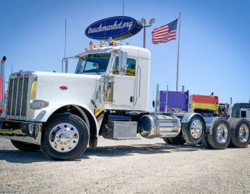 2013 PETERBILT 388 TRI AXLE DAYCAB 195975