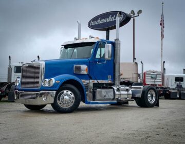 2007 FREIGHTLINER CORONADO DAYCAB Y62390
