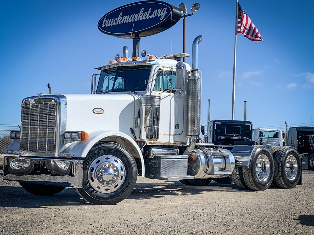 2000 PETERBILT 378 DAYCAB