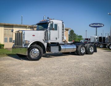 2014 PETERBILT 388 DAYCAB 217524