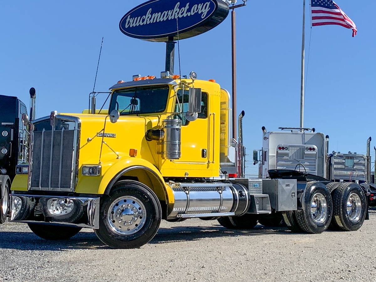 2013 KENWORTH W900 DAYCAB
