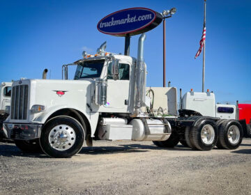 2016 PETERBILT 389 DAYCAB 337275