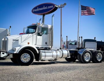 2016 KENWORTH T800 DAYCAB 476910