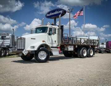 2007 KENWORTH T800 STAKE BODY TRUCK 207788