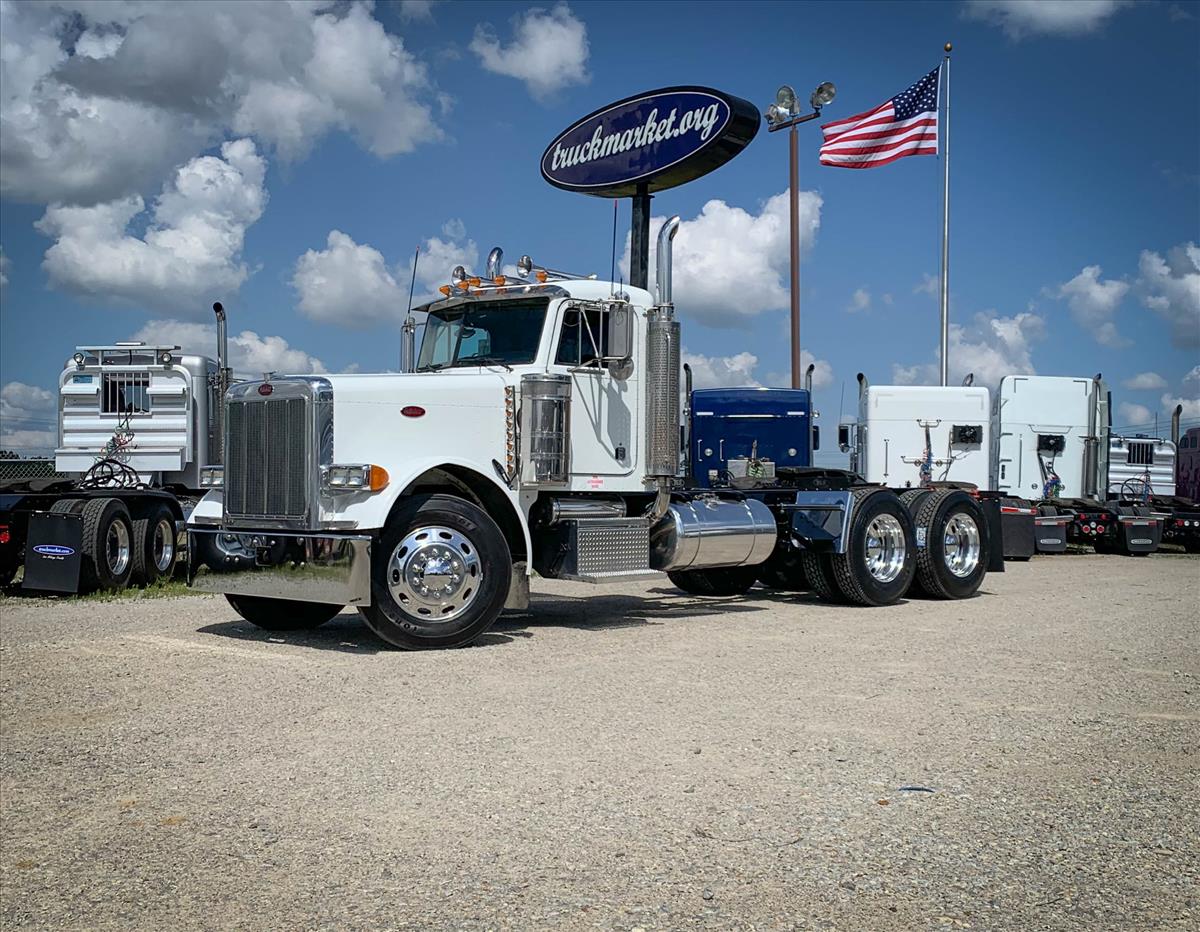 2002 PETERBILT 379 DAYCAB