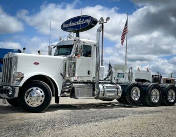 2017 PETERBILT 389 TRI AXLE GLIDER KIT DAYCAB 463842