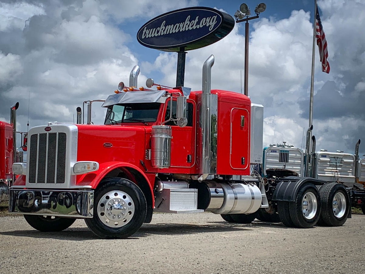 2013 PETERBILT 388 SLEEPER