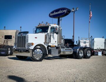 2001 PETERBILT 378 DAYCAB 557410