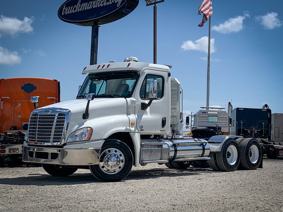 2012 FREIGHTLINER CASCADIA DAYCAB