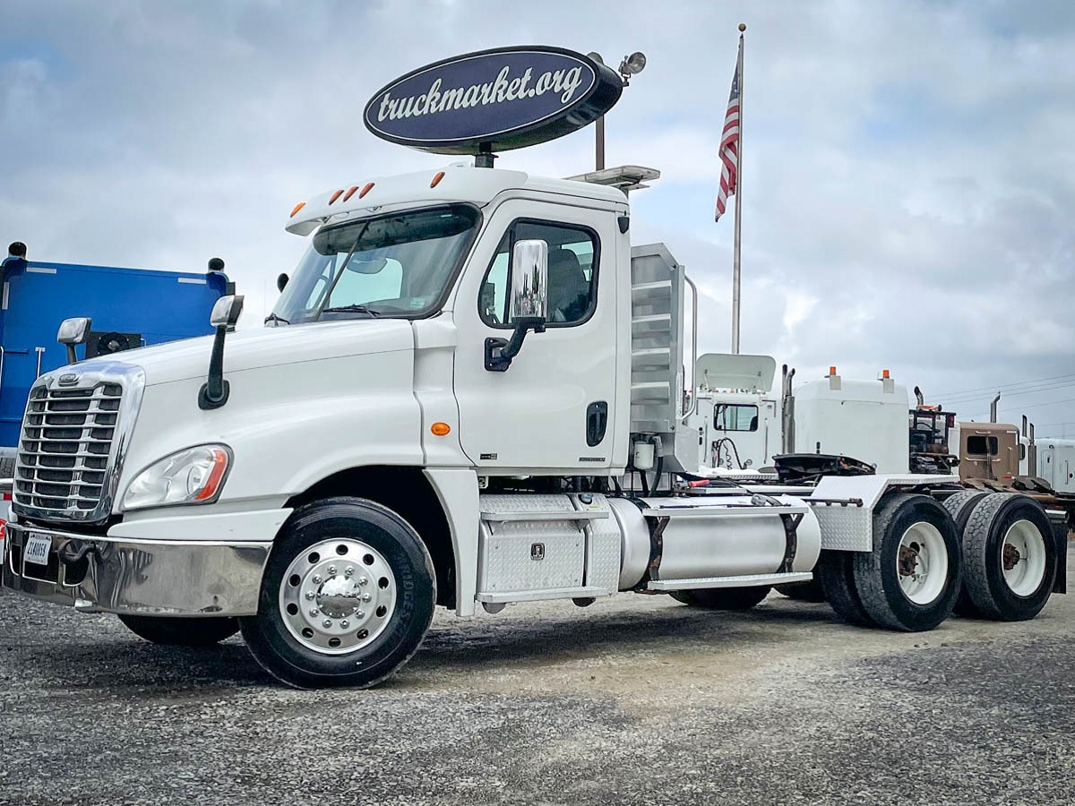 2012 FREIGHTLINER CASCADIA DAYCAB