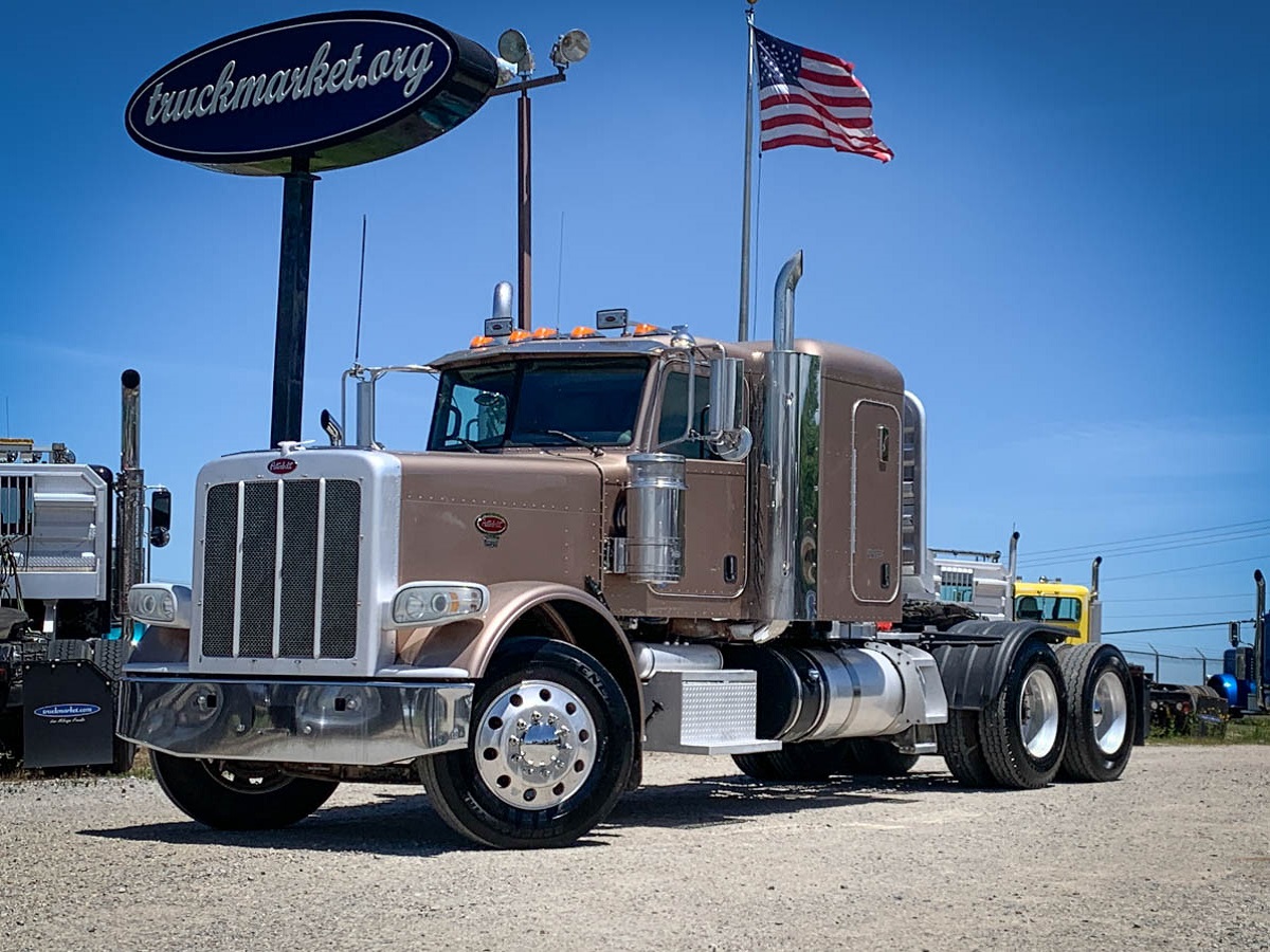 2013 PETERBILT 388 SLEEPER