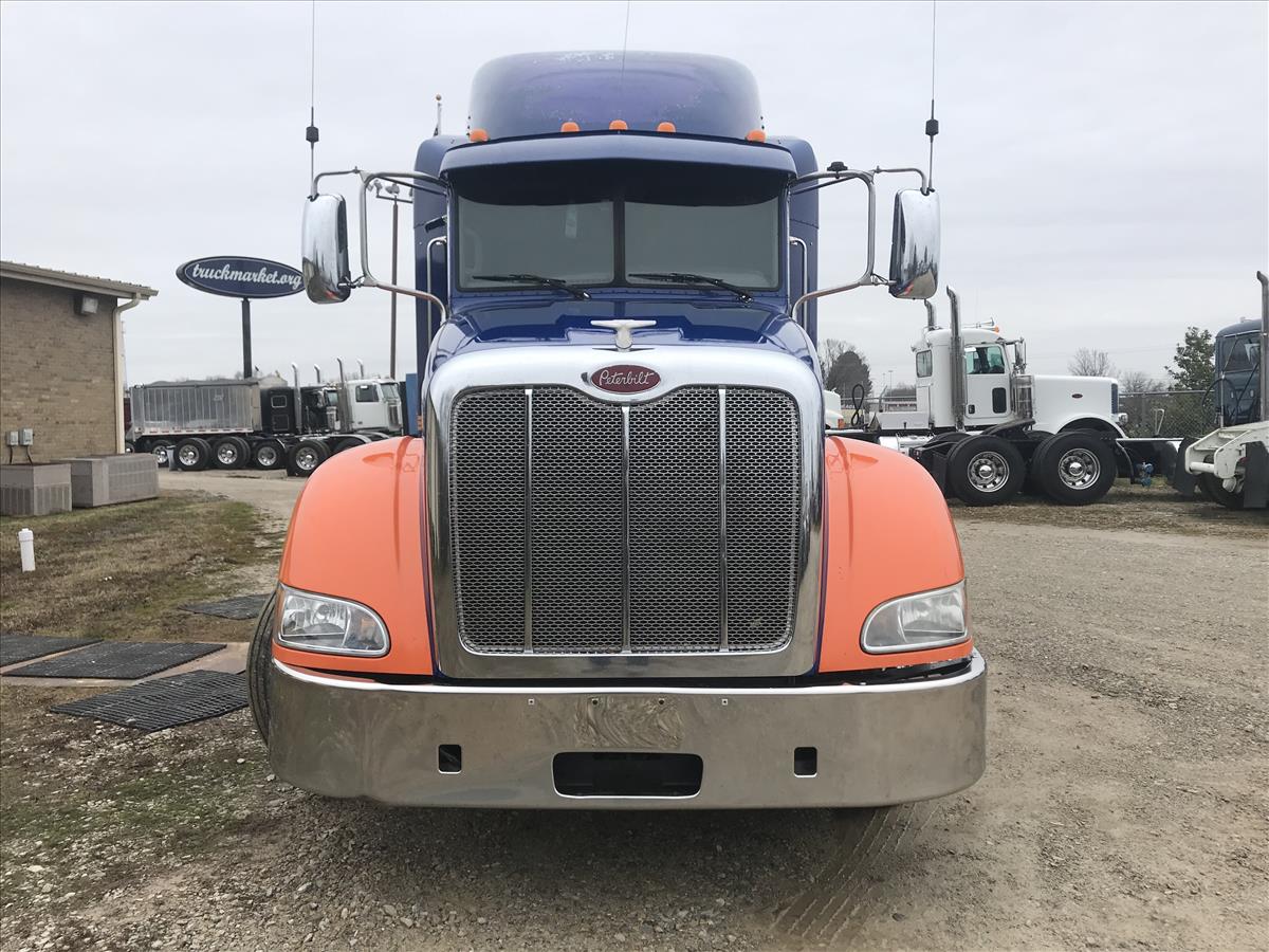2011 PETERBILT 386 SLEEPER