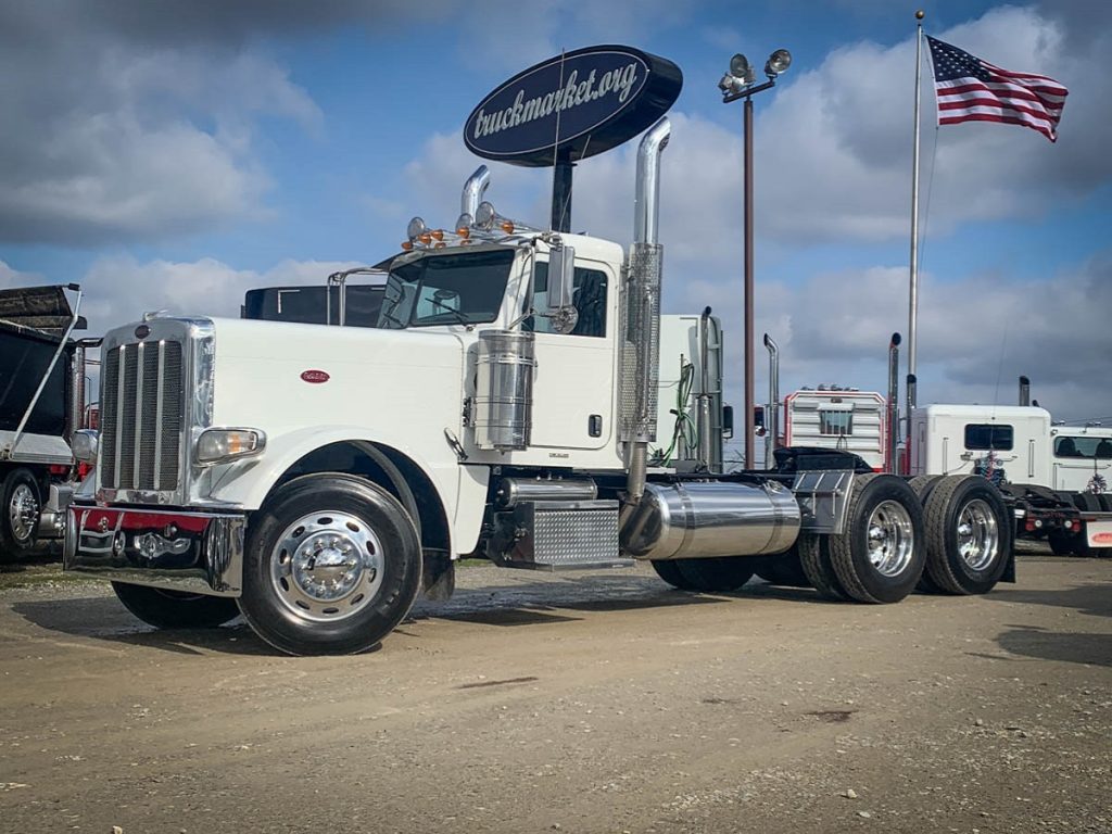 2016 PETERBILT 389 DAYCAB