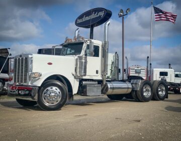 2016 PETERBILT 389 DAYCAB 342360
