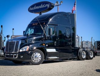 2016 FREIGHTLINER CASCADIA SLEEPER GY9352