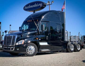 2016 FREIGHTLINER CASCADIA SLEEPER GY9352