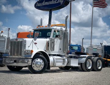 2001 PETERBILT 379 DAYCAB 566100