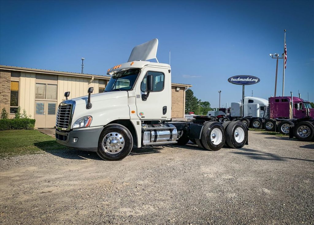 2012 FREIGHTLINER CASCADIA DAYCAB