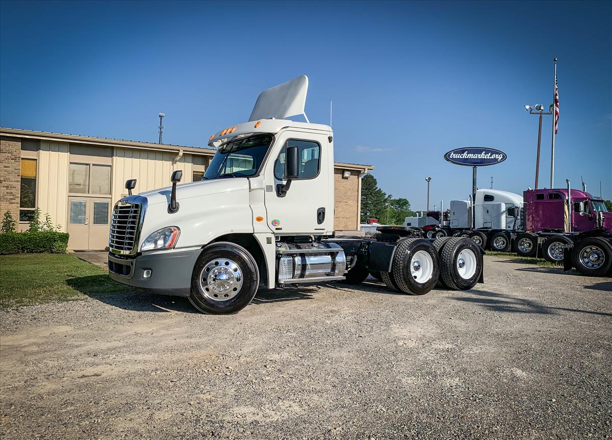 2012 FREIGHTLINER CASCADIA DAYCAB