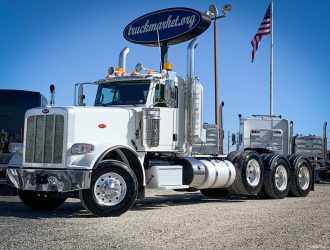 2018 PETERBILT 389 TRI AXLE DAYCAB 465412