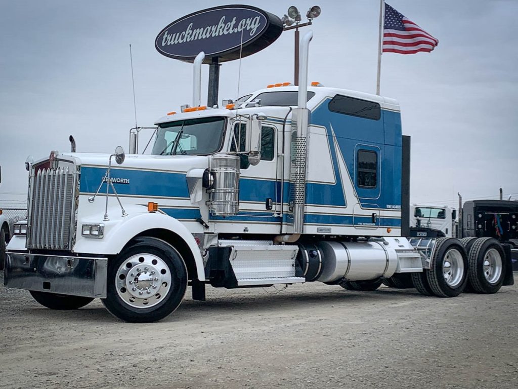 2013 KENWORTH W900L SLEEPER
