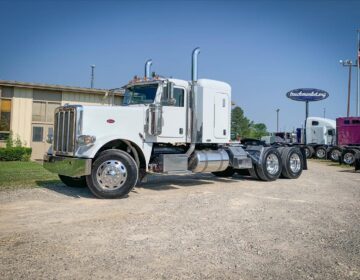 2014 PETERBILT 386 SLEEPER 217956
