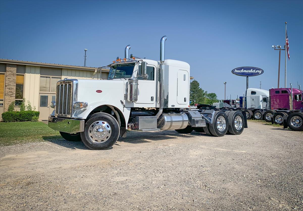 2014 PETERBILT 386 SLEEPER