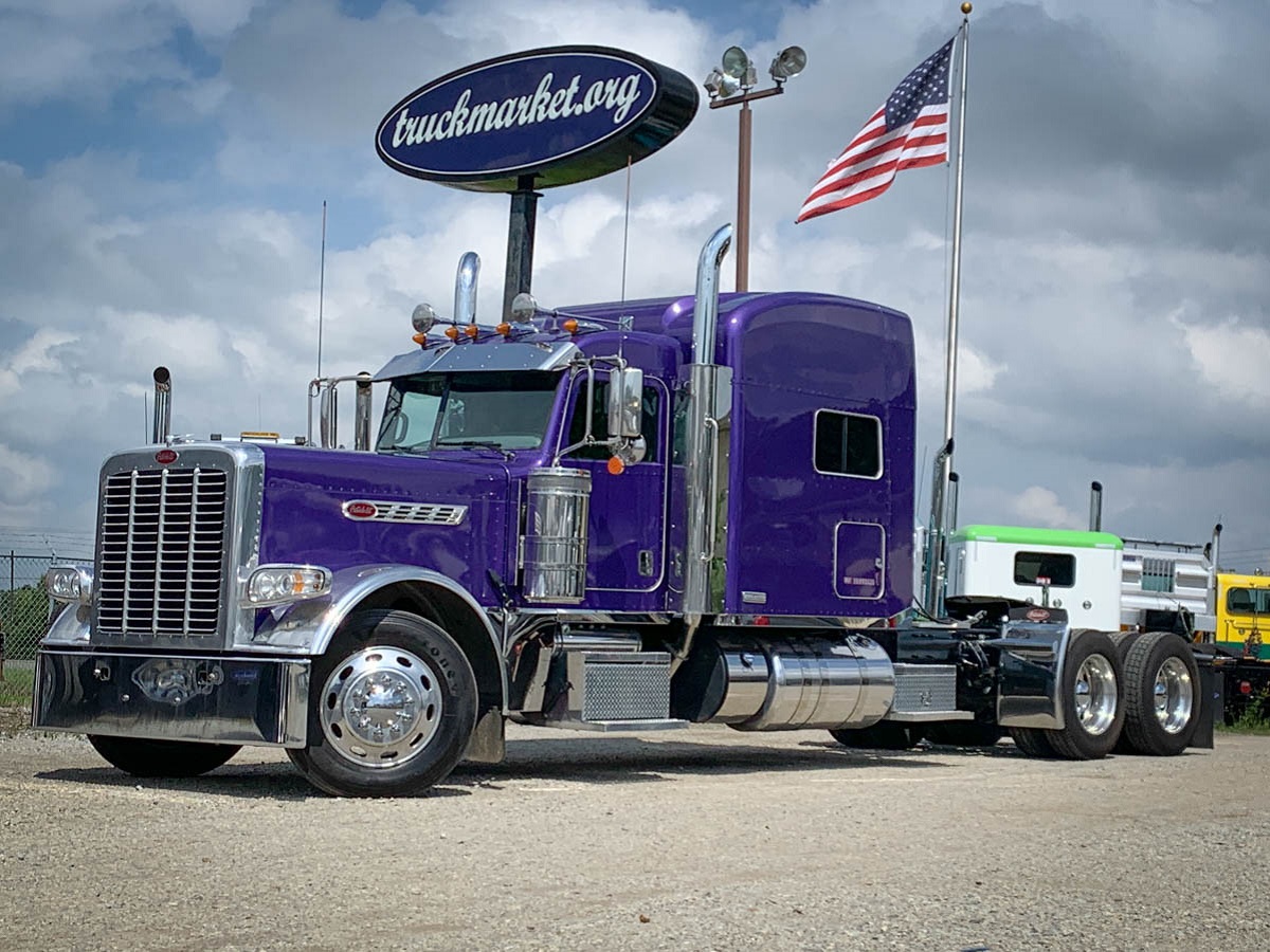 2015 PETERBILT 389 PRIDE & CLASS SLEEPER