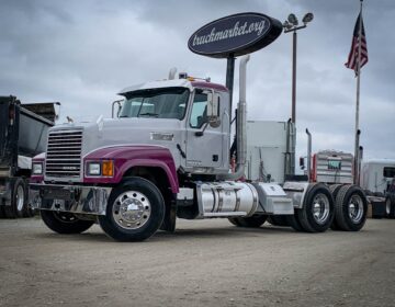 2011 MACK CHU613 DAYCAB 007556