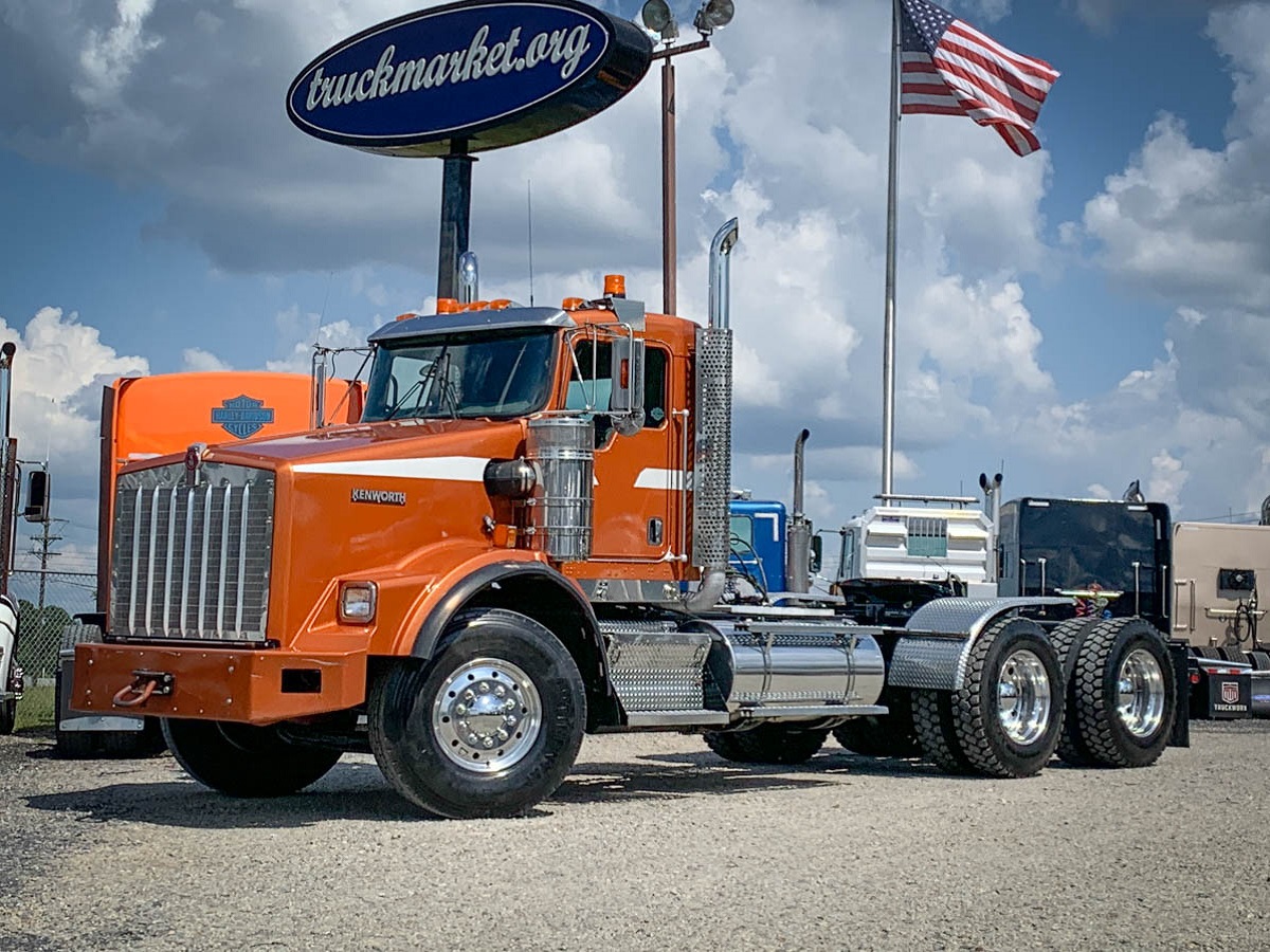 2011 KENWORTH T800W DAYCAB