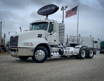 2013 MACK CXU613 DAYCAB 026219