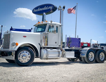 2002 PETERBILT 379EXHD DAYCAB 575578