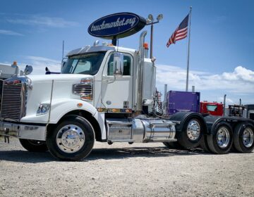 2014 FREIGHTLINER CORONADO TRI AXLE DAYCAB FY8469