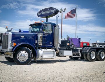 2000 PETERBILT 379 DAYCAB 500218