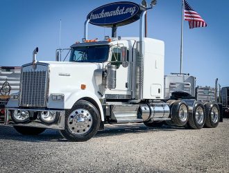 2013 KENWORTH W900L TRI AXLE SLEEPER 369560